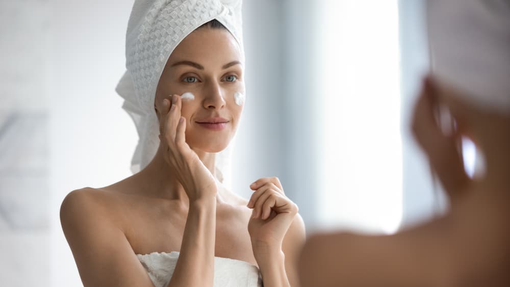 Läs mer om artikeln Så förbereder du huden inför en perfekt makeup – Guide till strålande resultat